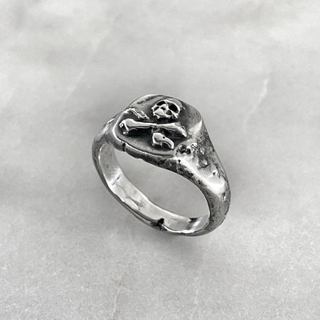 skull and crossbones ring side view